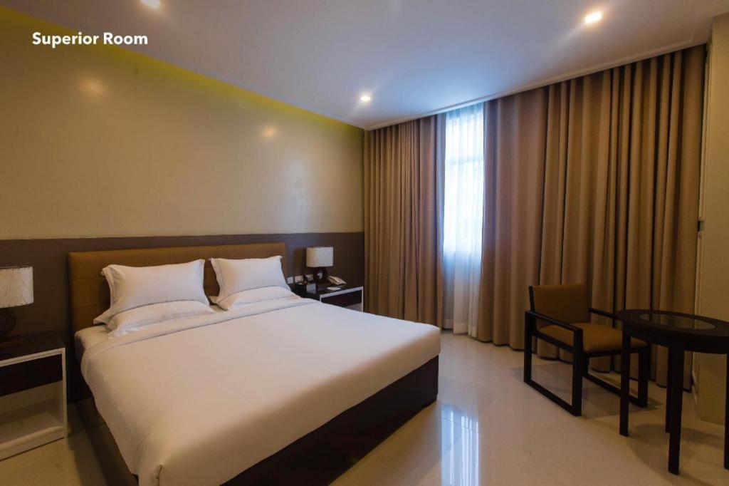 อิโลยโล เกทเวย์ โฮเต็ล Hotel Pavia ภายนอก รูปภาพ