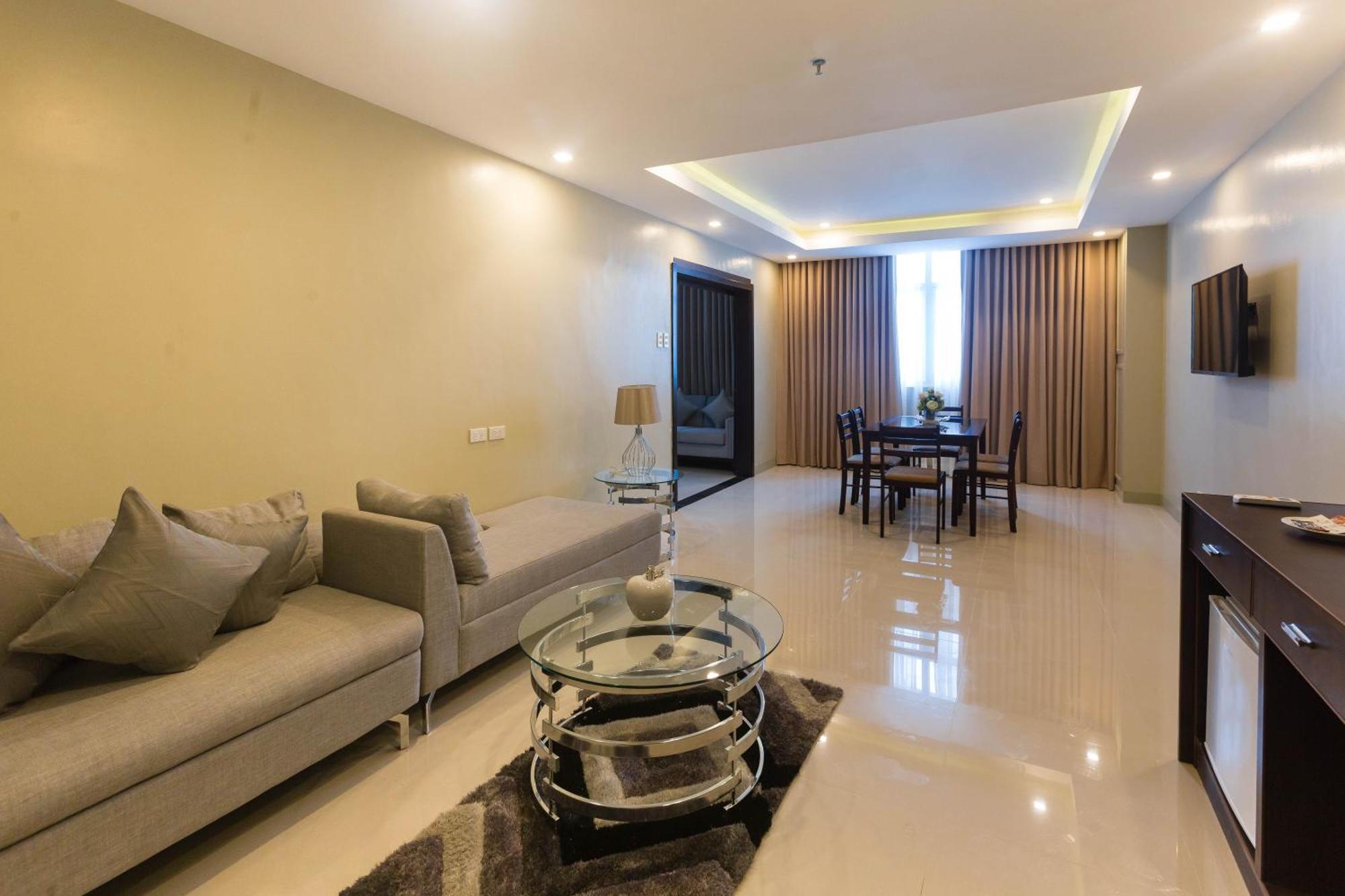 อิโลยโล เกทเวย์ โฮเต็ล Hotel Pavia ภายนอก รูปภาพ