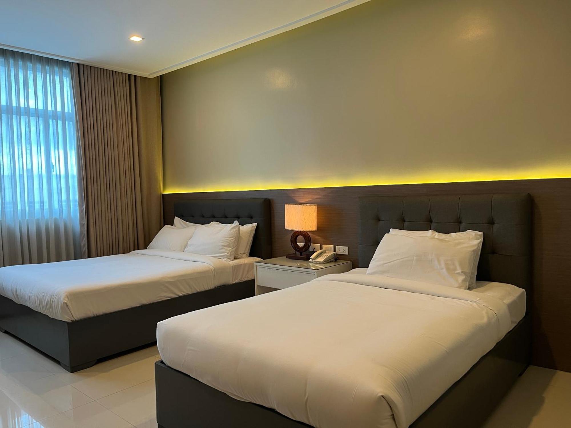 อิโลยโล เกทเวย์ โฮเต็ล Hotel Pavia ภายนอก รูปภาพ